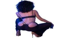 CHILIROSE CR 4851 SET TOP NEGRO Y LEGGINS CON COMPLEMENTOS DORADOS