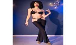 CHILIROSE CR 4851 SET TOP NEGRO Y LEGGINS CON COMPLEMENTOS DORADOS