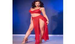 CHILIROSE CR 4850 SET TOP ROJO Y LEGGINS CON COMPLEMENTOS DORADOS S