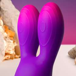 ROCKS OFF GLO GIRL BUNNY VIBRADOR FLEXIBLE MORADO