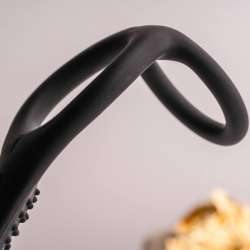 ROCKS OFF RO ZEN RRO PLUG ANAL CON ANILLO VIBRADOR PARA EL PENE NEGRO