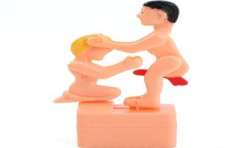 DIABLO PICANTE MUaECO BROMA POSTURA SEXUAL FELACIaN CON CUERDA