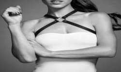 BIJOUX INDISCRETS MAZE ARNeS CRUZADO EN PECHO NEGRO